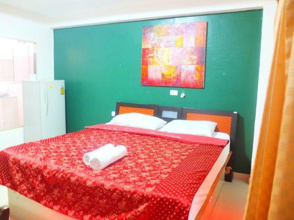 Piza 24 Guesthouse Pattaya Luaran gambar