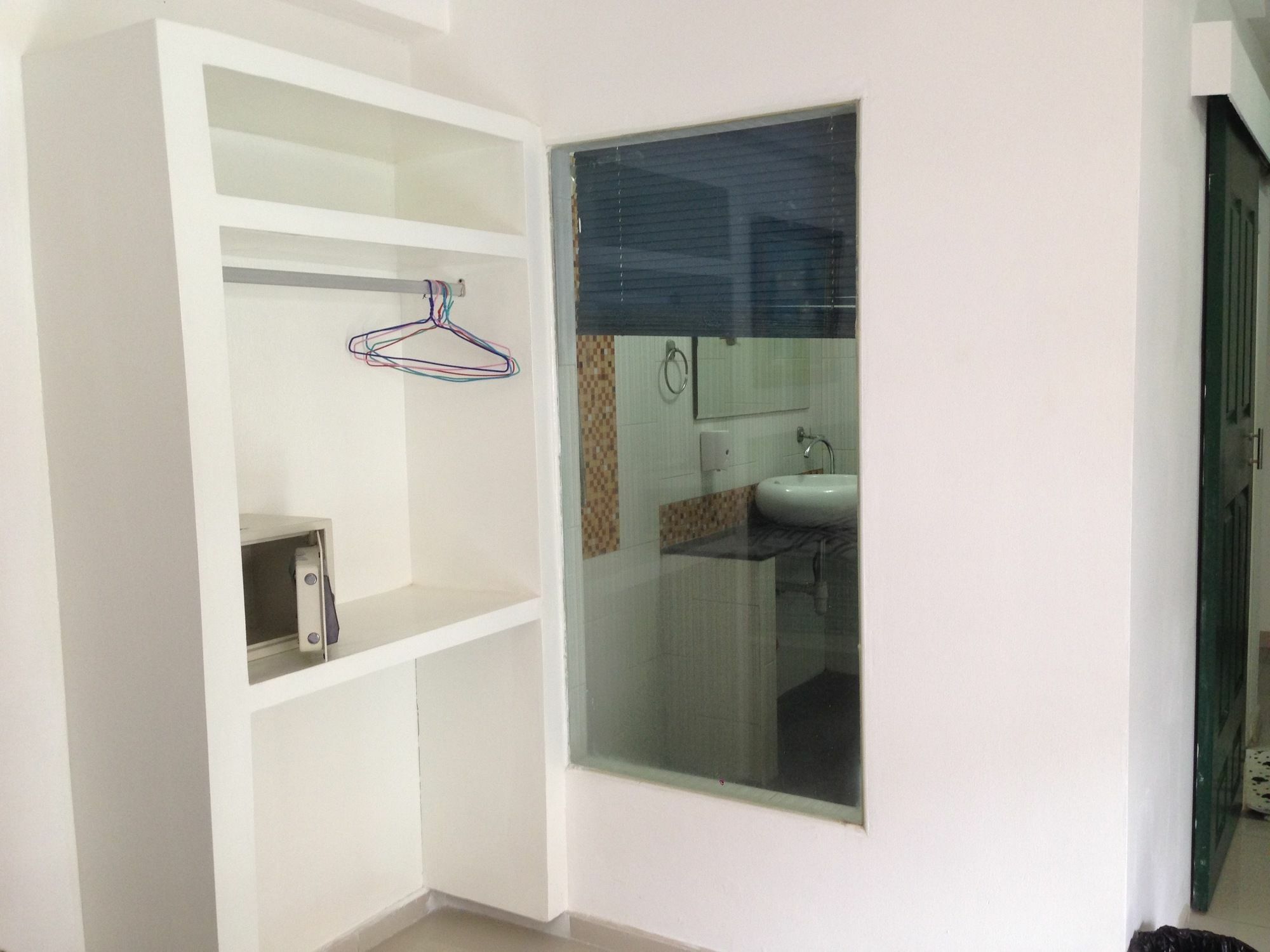 Piza 24 Guesthouse Pattaya Luaran gambar