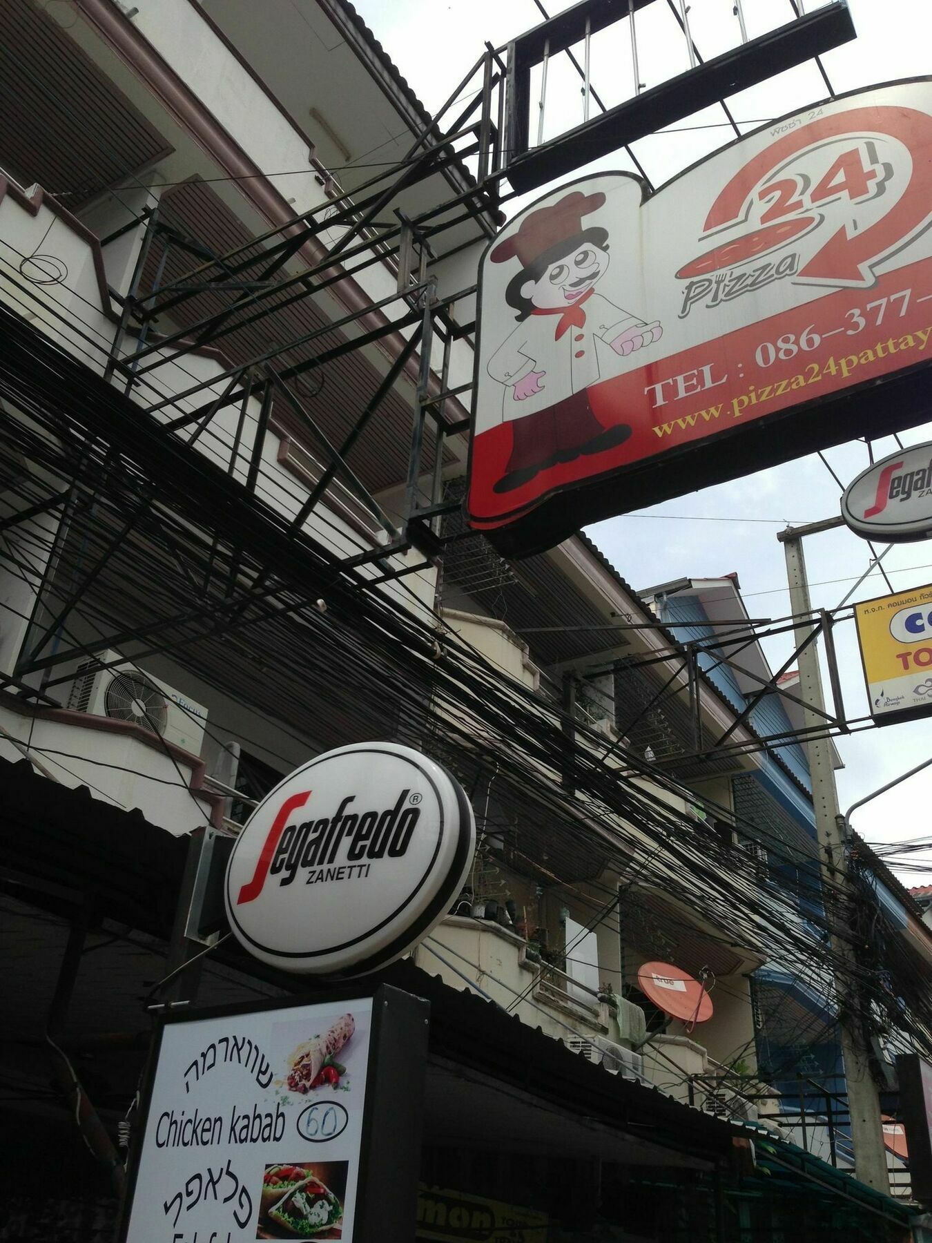 Piza 24 Guesthouse Pattaya Luaran gambar